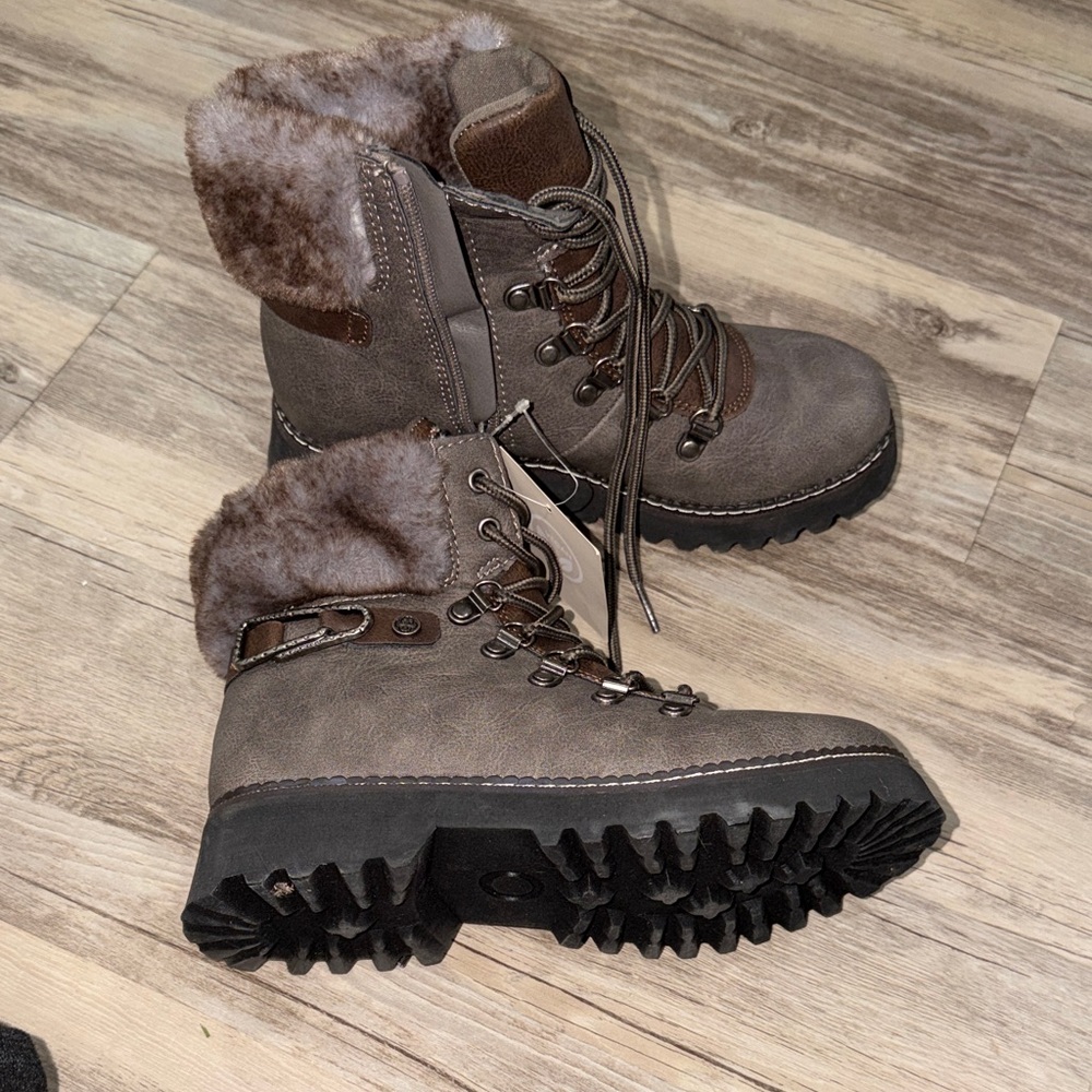 Daisy Fuentes Brown Faux-Suede Lace-Up Winter Boots with Faux-Fur Collar